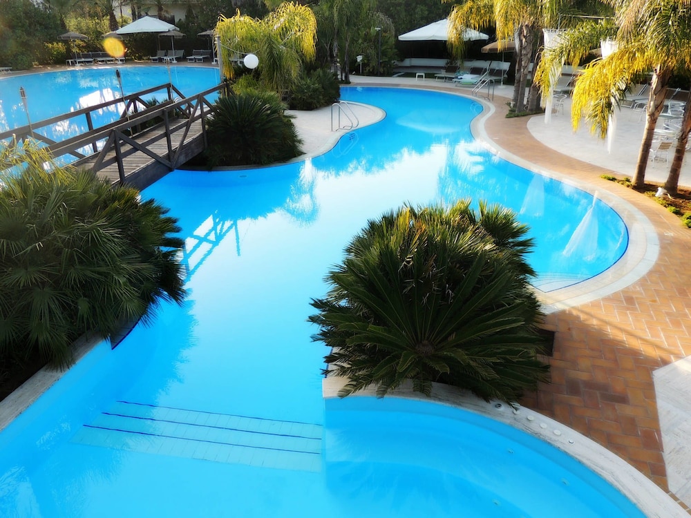 OLEANDRI RESORT 7/81
