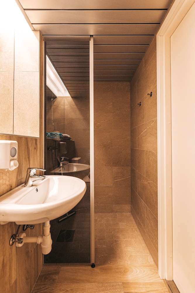Go Hotel Shnelli 62/63