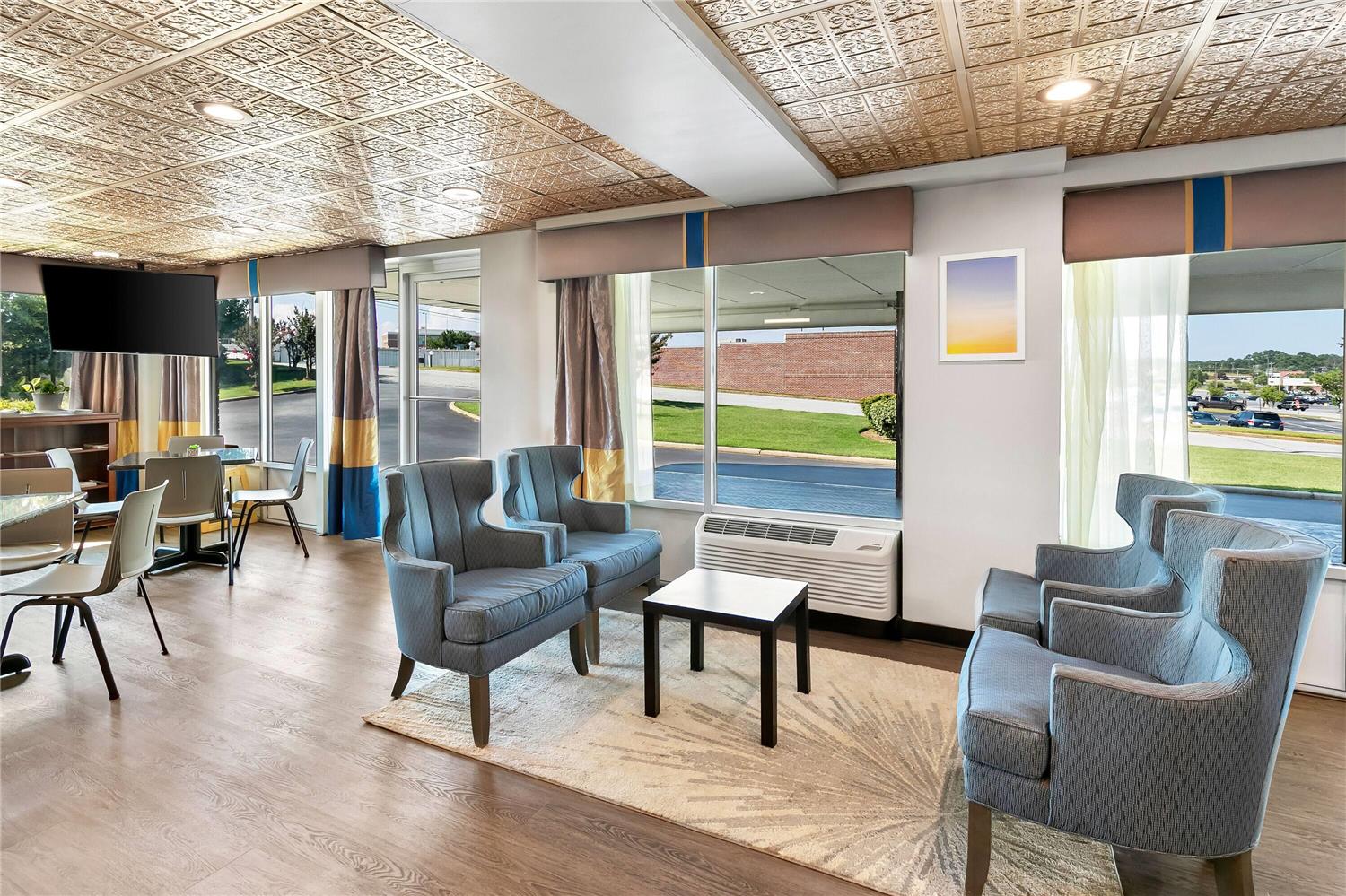 Days Inn by Wyndham Seneca 17/25