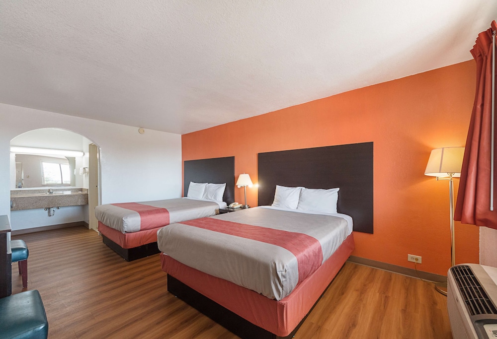 Motel6 San Antonio, TX - I-10 West 30/55
