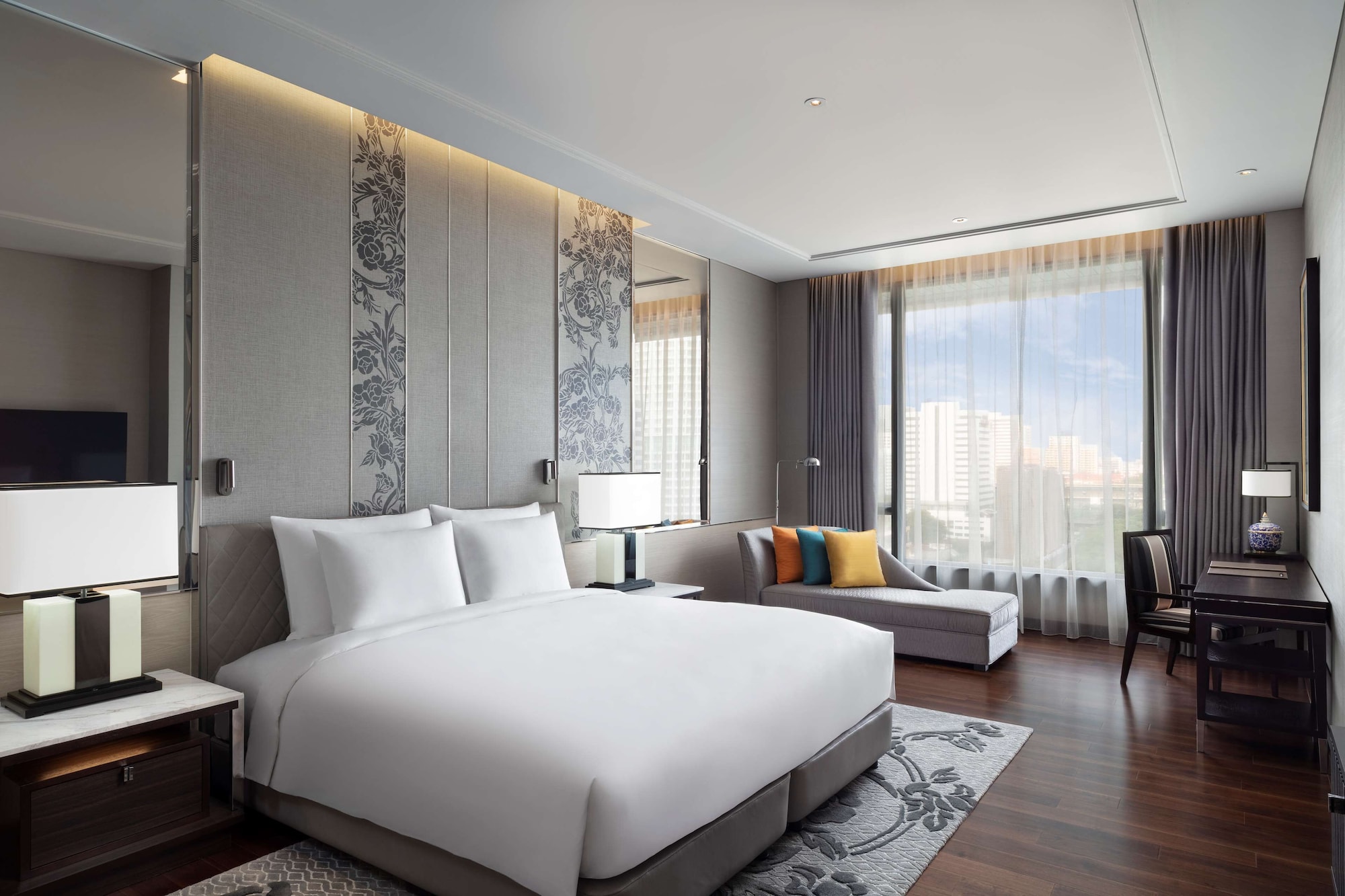 2 BEDROOMS, PREMIER, SUITE
