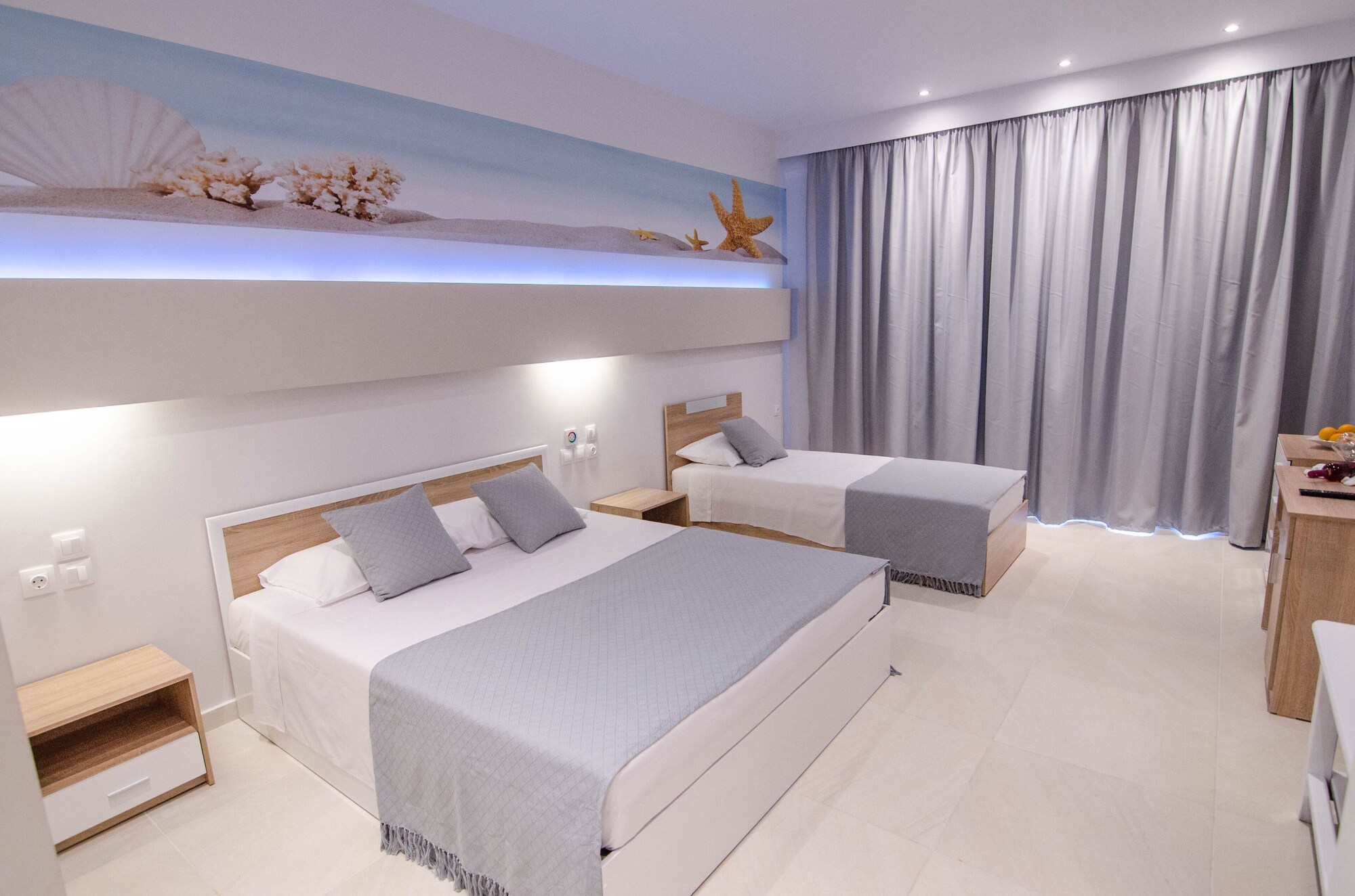 ROOM, TRIPLE, BALCONY