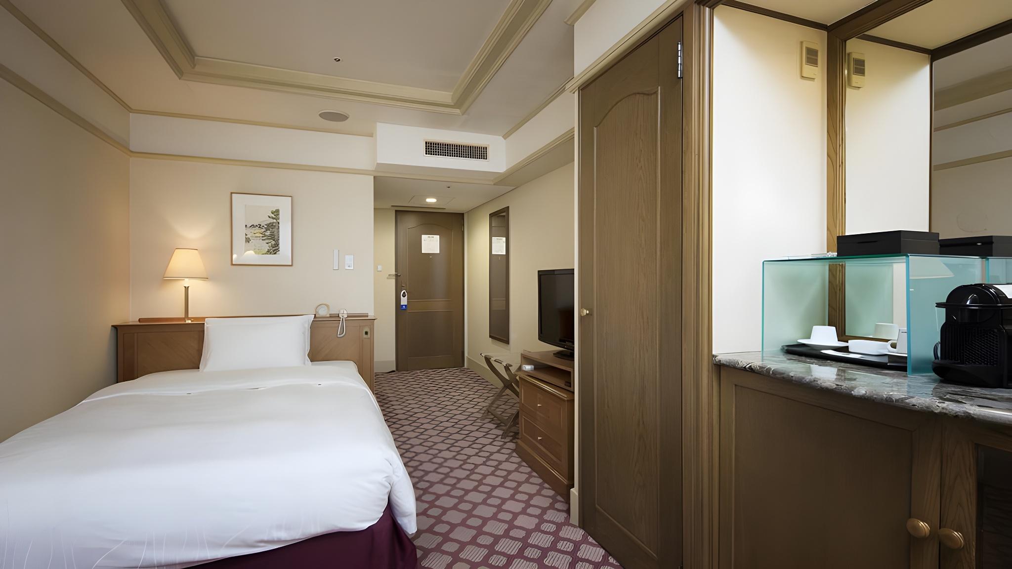 Room, Single, Middle Floor