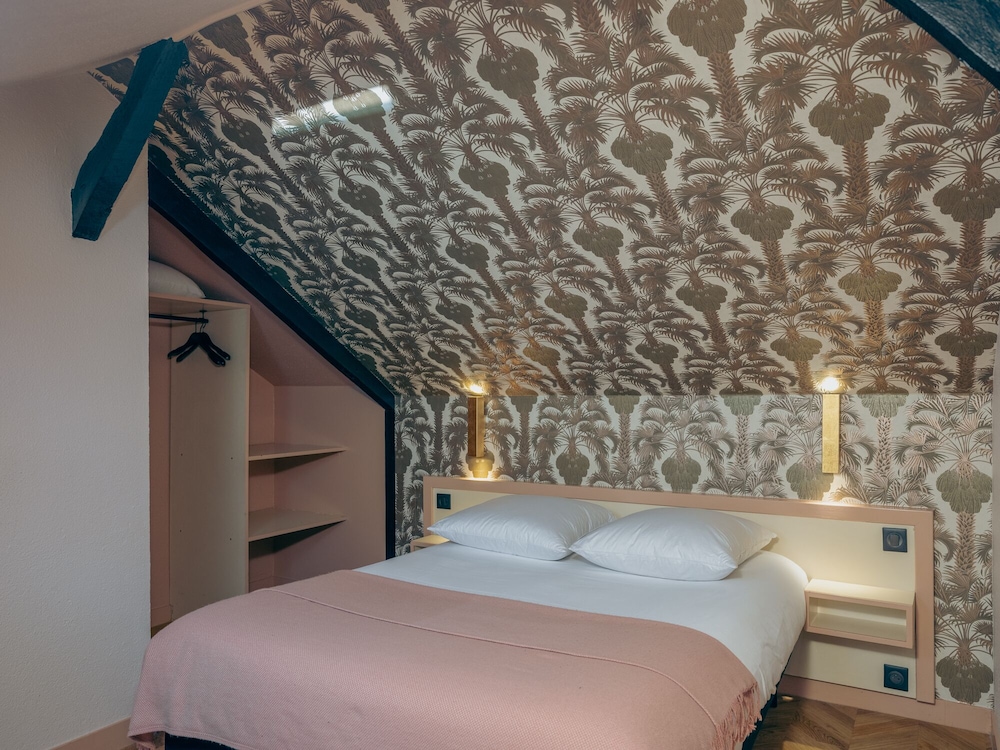 ROOM, ATTIC