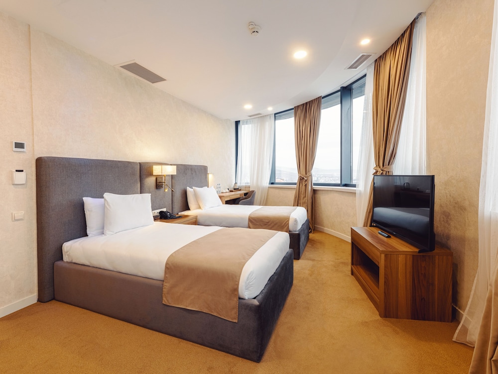 DELUXE, TWIN BEDS