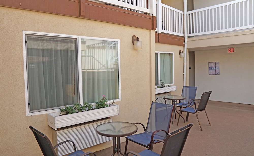 Ocean Surf Inn & Suites 44/73