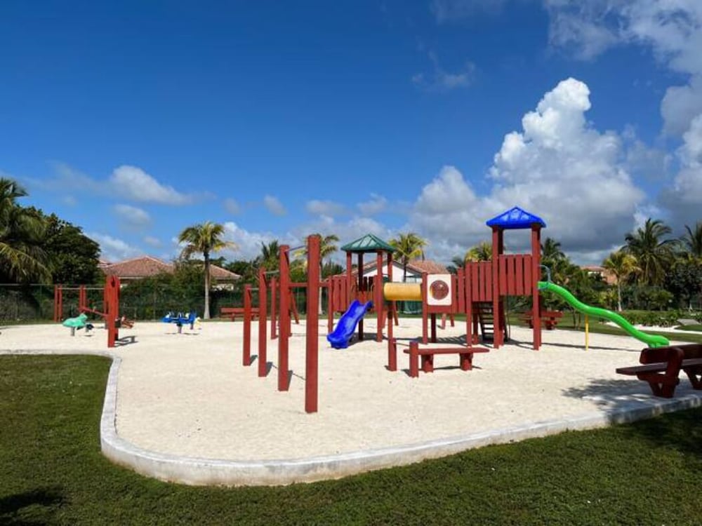 Palm Cay Beach Club & Marina 39/48
