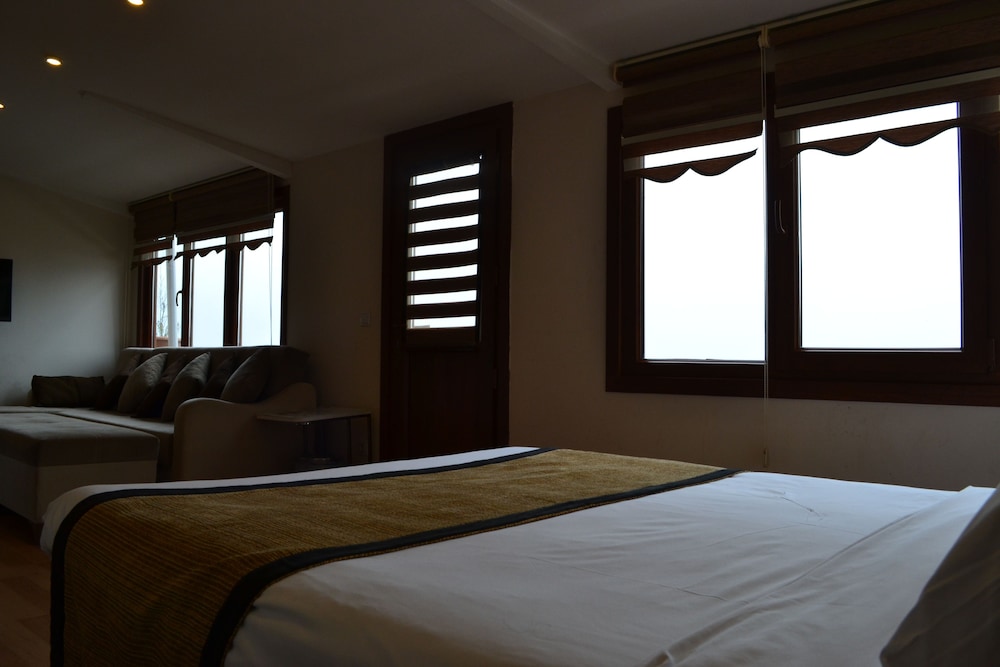 Seven Days Hotel 11/60