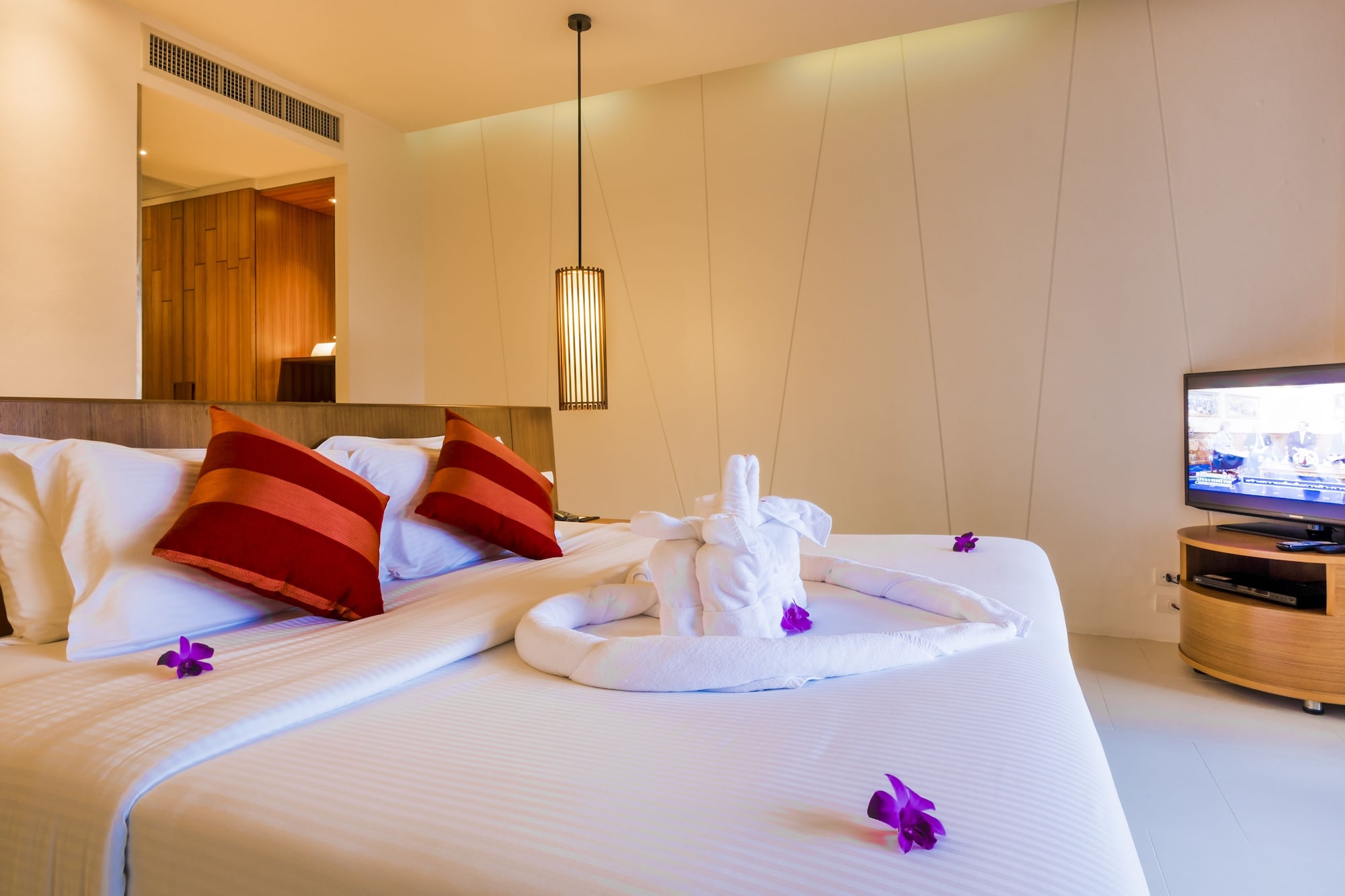 Deluxe, King Bed, Pool Access