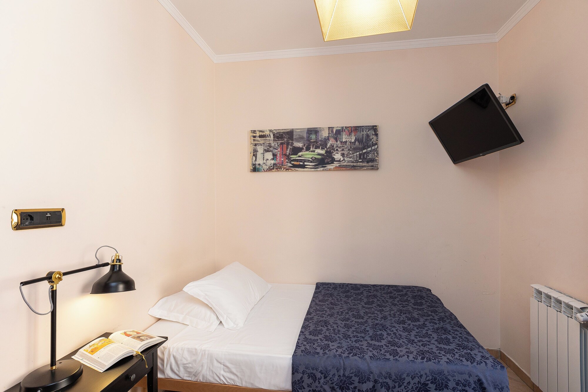 ROOM, SINGLE