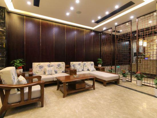 Chonpines Hotel (Yiwu International Trade City) 27/31