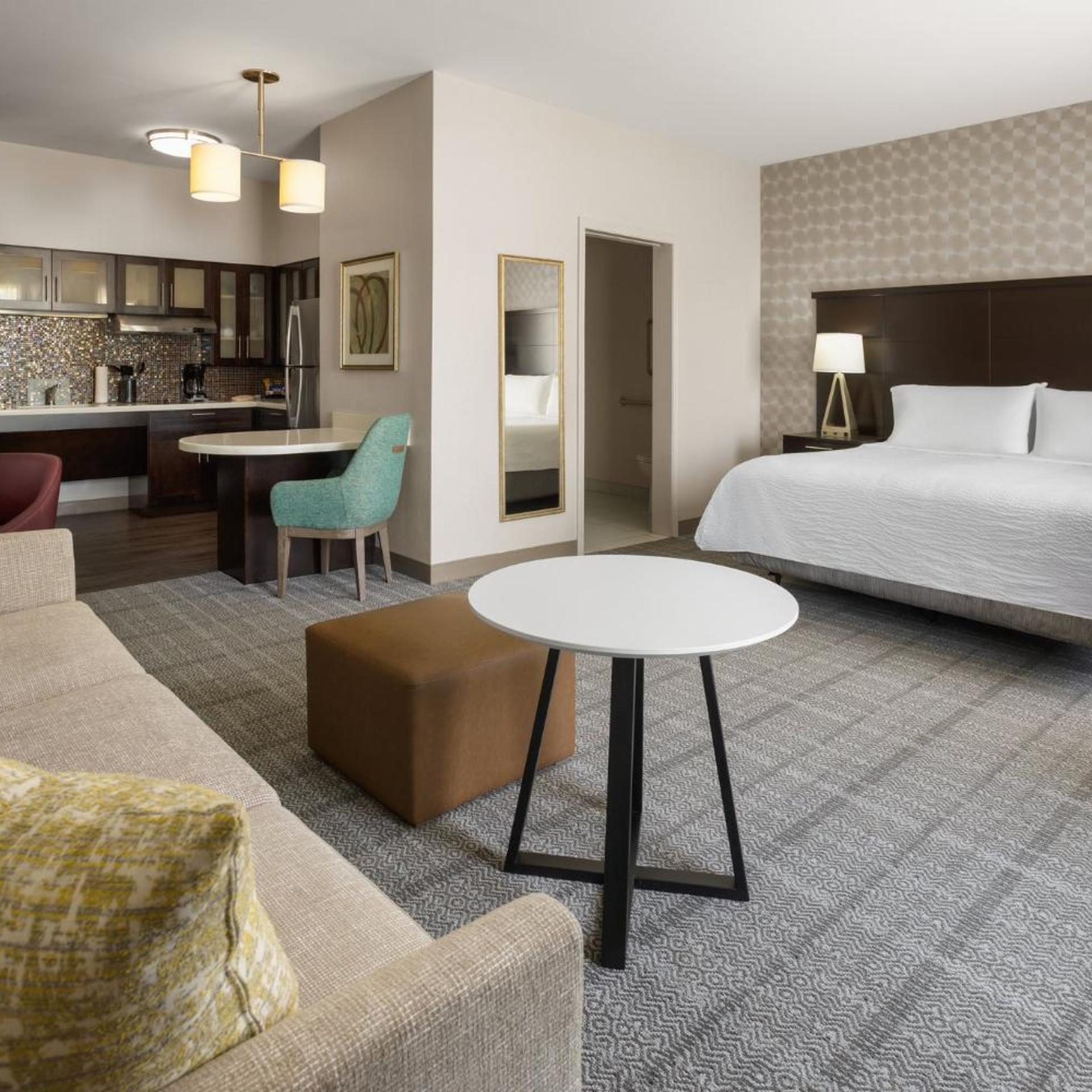 Studio, Suite, King Bed, Bathtub, Accessible