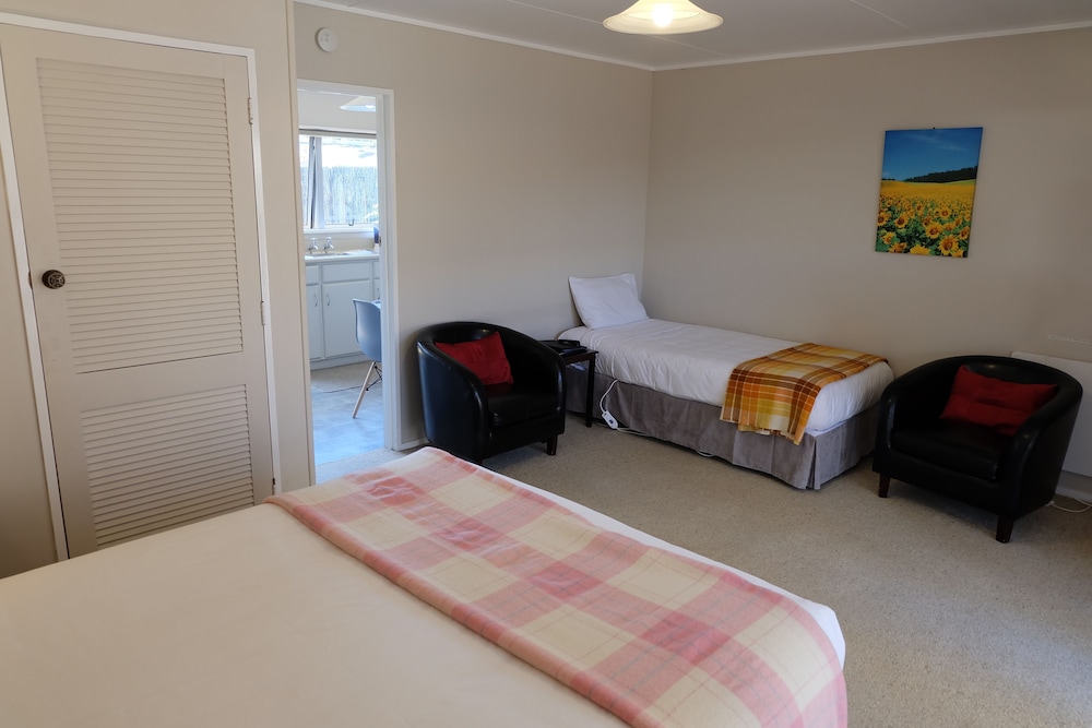 Castles Motel 26/72