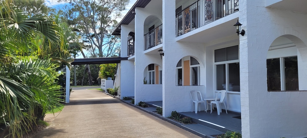 TOWER COURT MOTEL 36/44