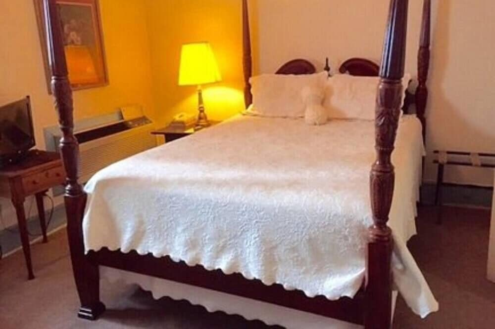 Wayside Inn 27/72
