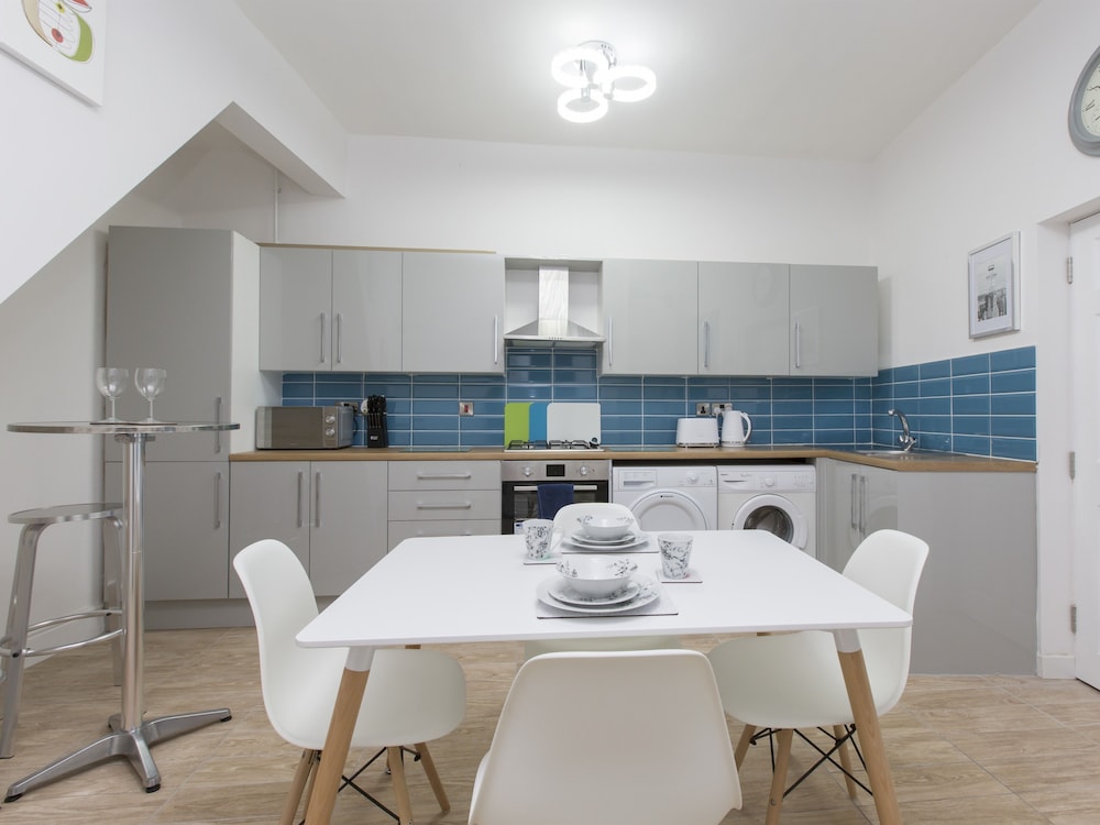 Townhouse Plus @ 40 West St 28/50