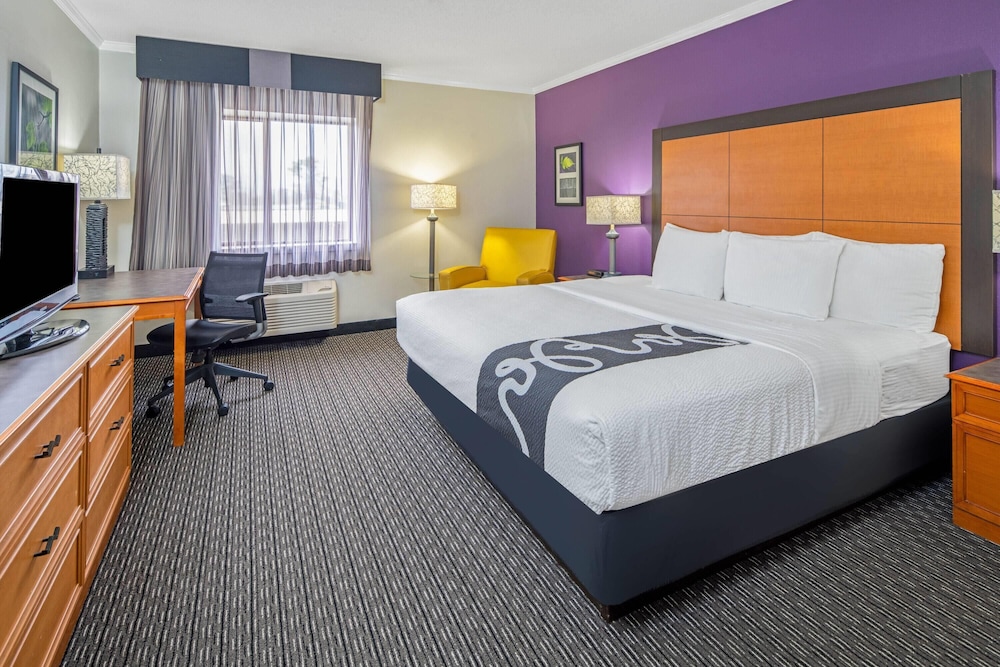 ROOM, KING BED