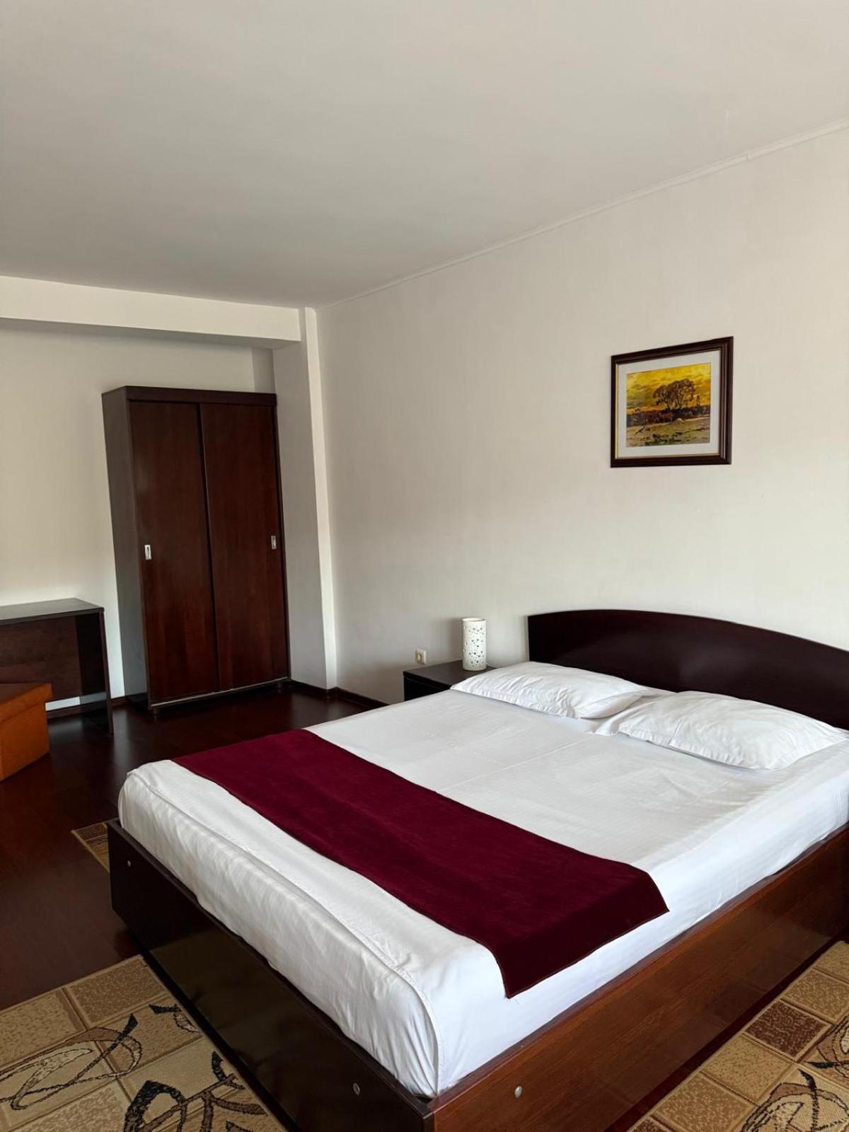 Ciric Hotel 12/46