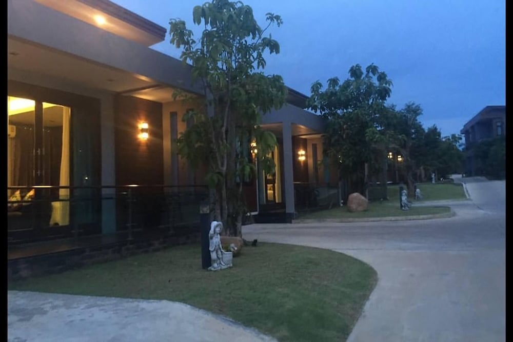Nutchana Hill Boutique Hotel 28/30