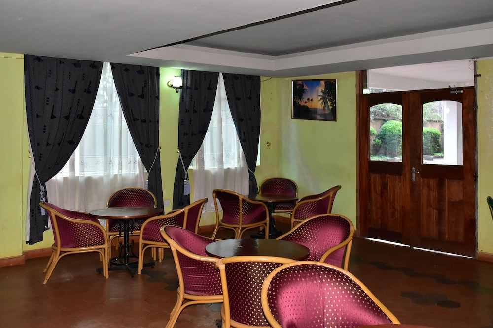 Westwood Hotel 18/43