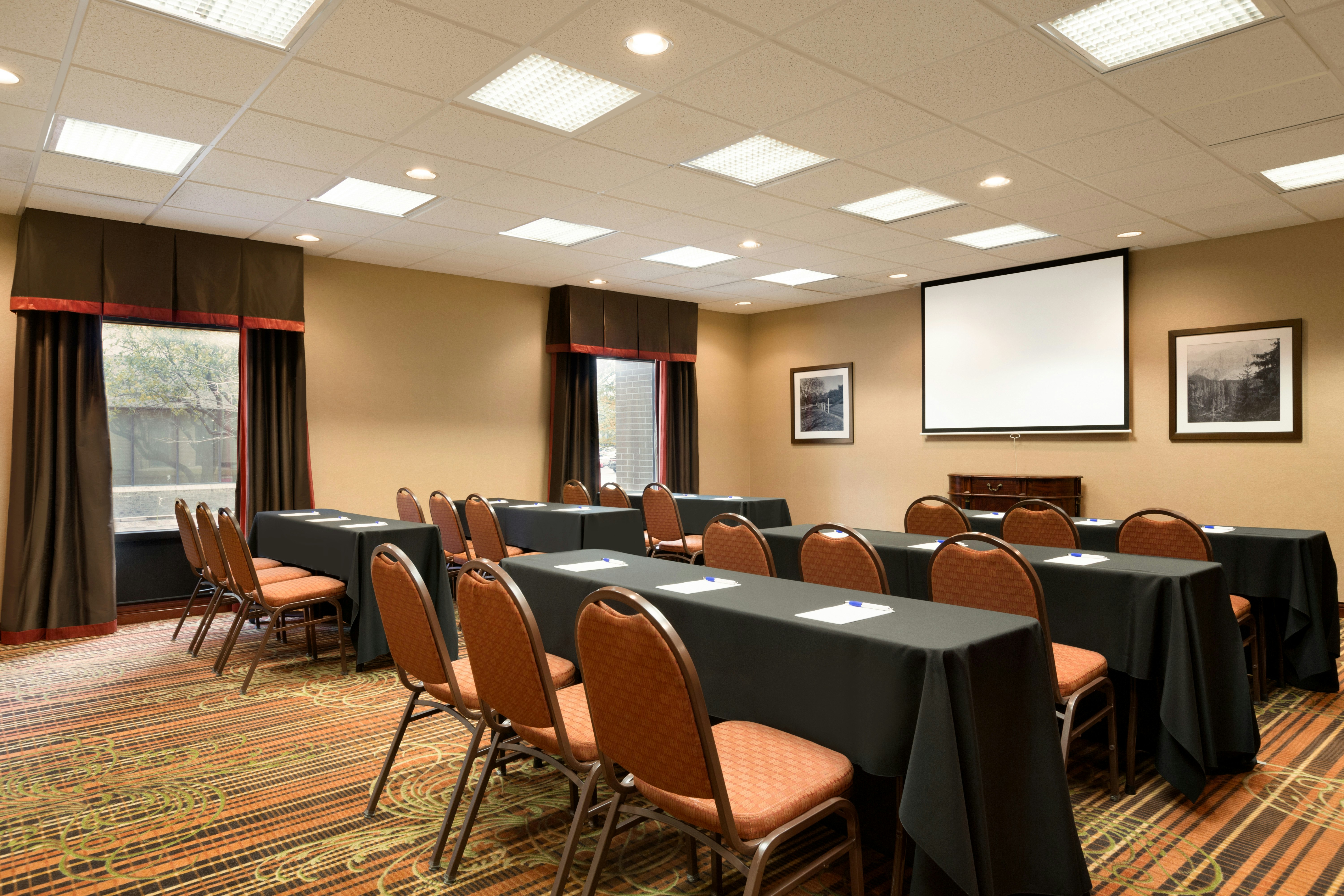 Hampton Inn Wichita Falls Sikes Senter Mall 27/36