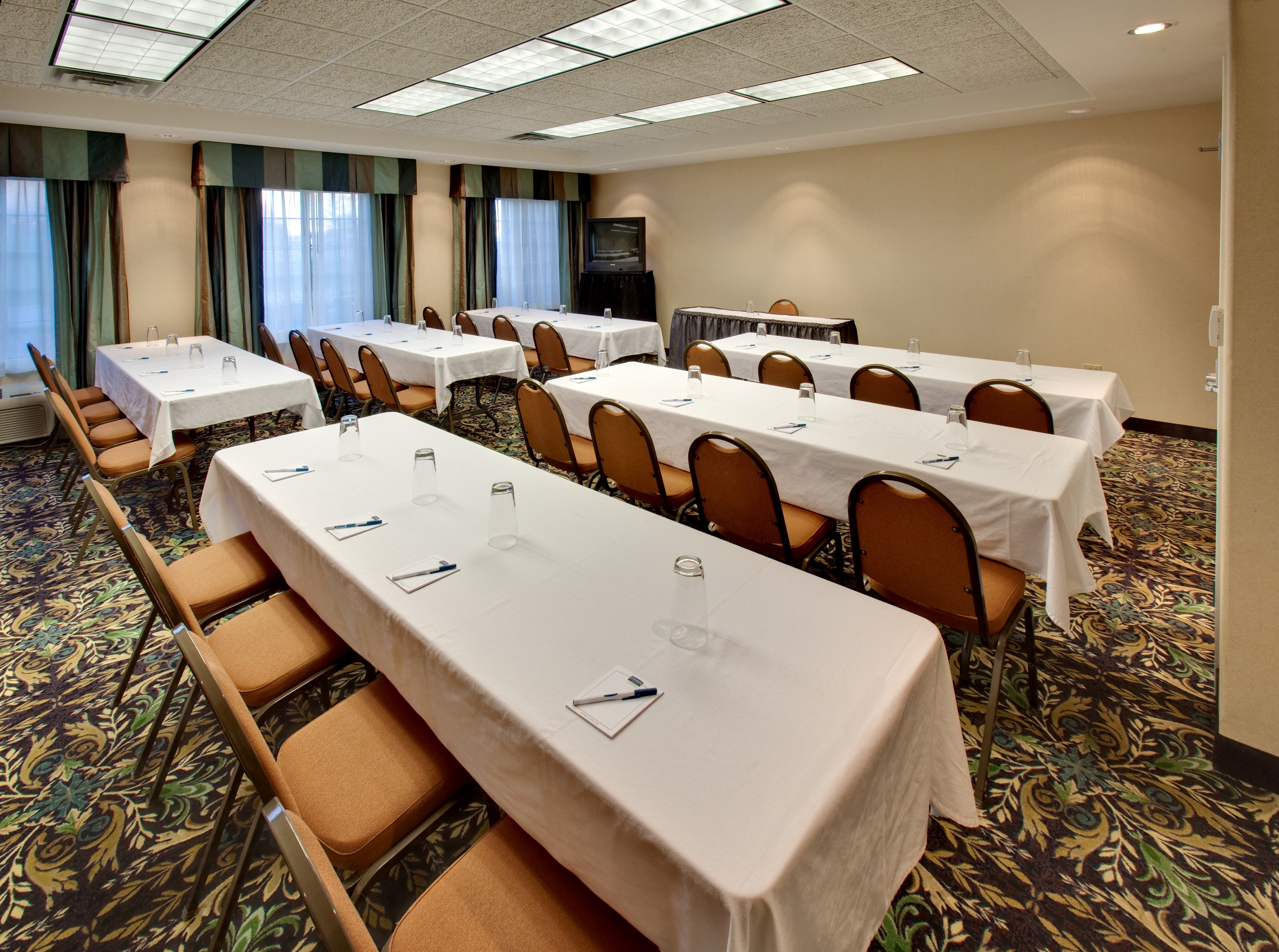 STAYBRIDGE SUITES ROCKFORD 65/73