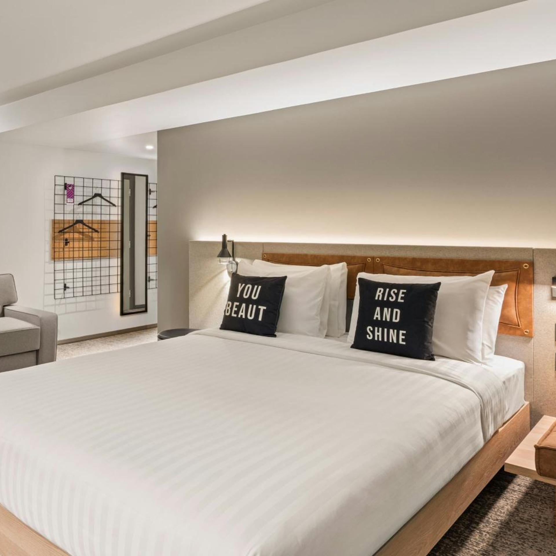Graffiti, King Bed, Queen Bed