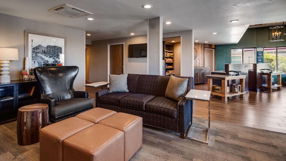 Best Western Hi-Desert Inn 28/37