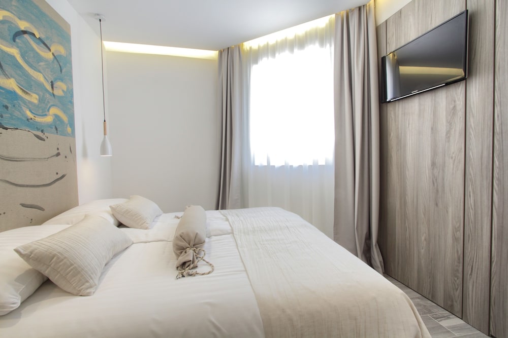 Kalamota Beach House 24/68