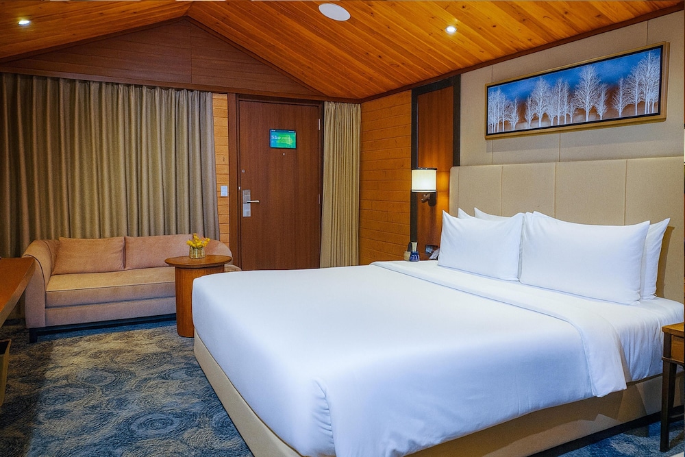 Standard, King Bed, Valley View