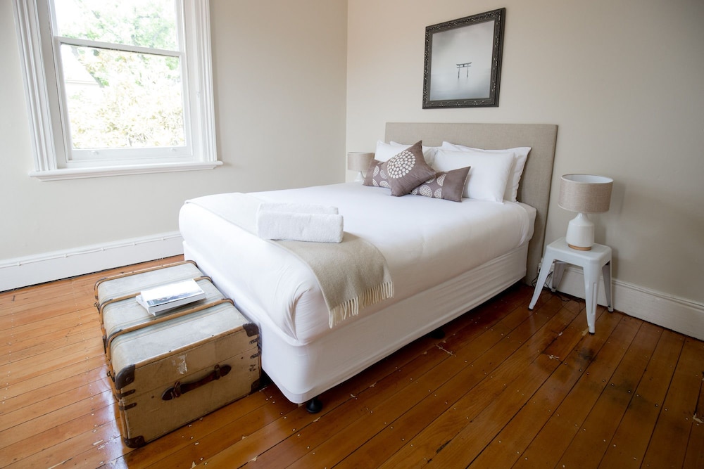 Montacute Boutique Bunkhouse 7/25