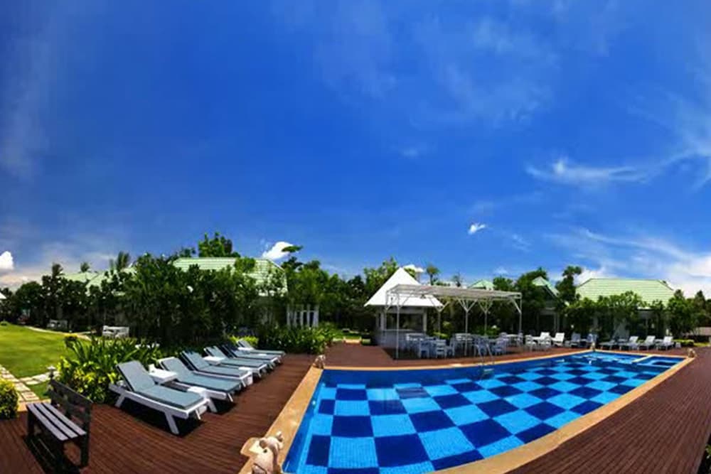Sea Sky Beach Resort 10/45