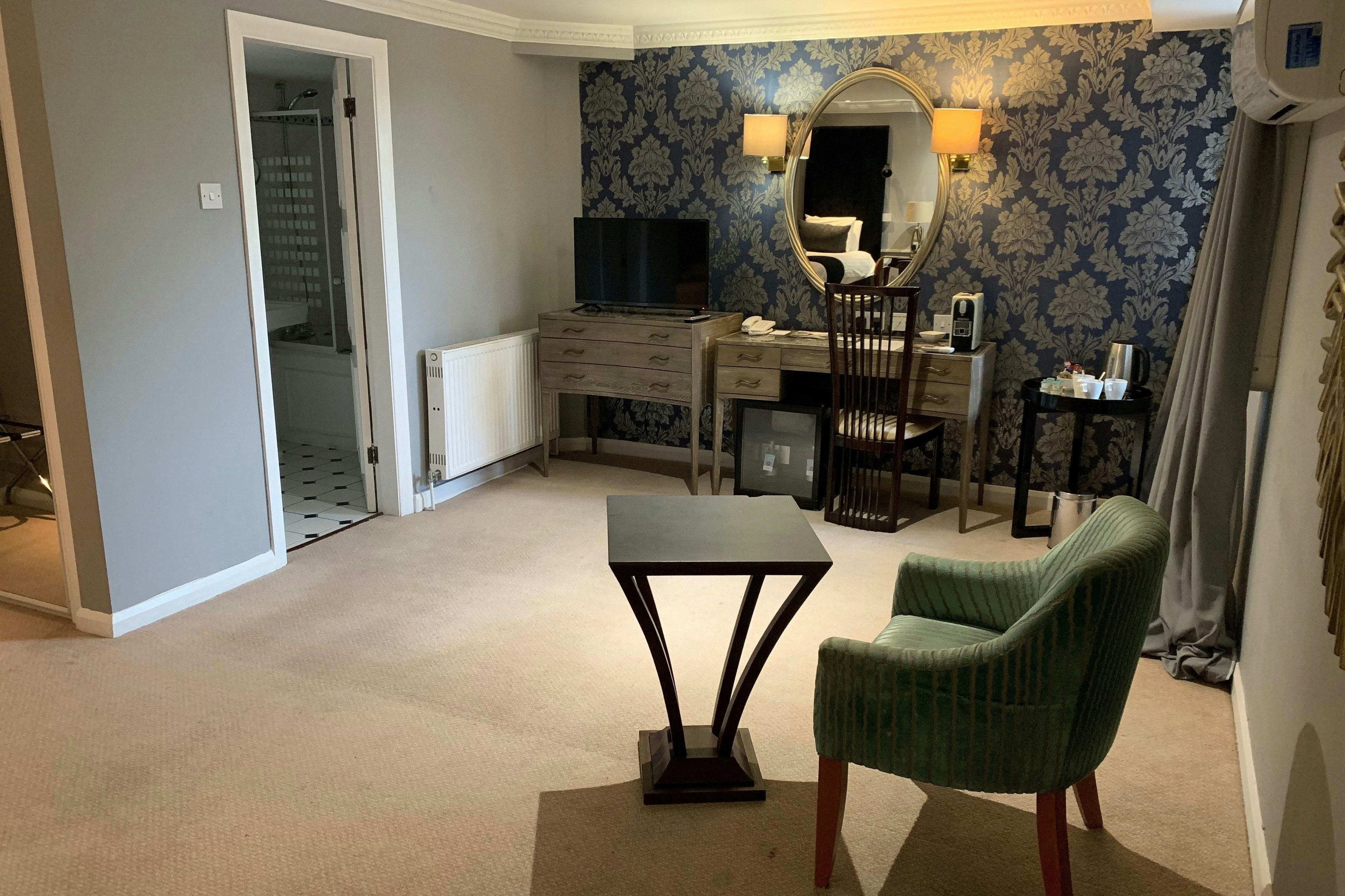 Barons Court Hotel Walsall 8/17