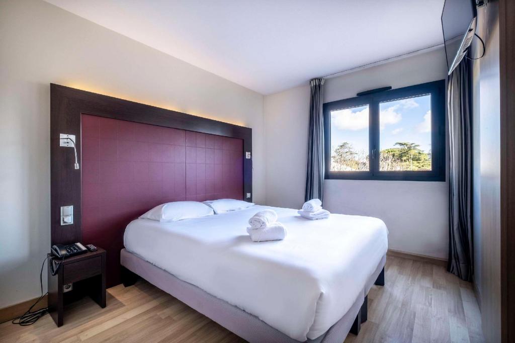 Upgrade, Queen and Twin Beds