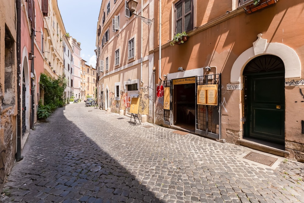 Romantic House in Trastevere 18/33