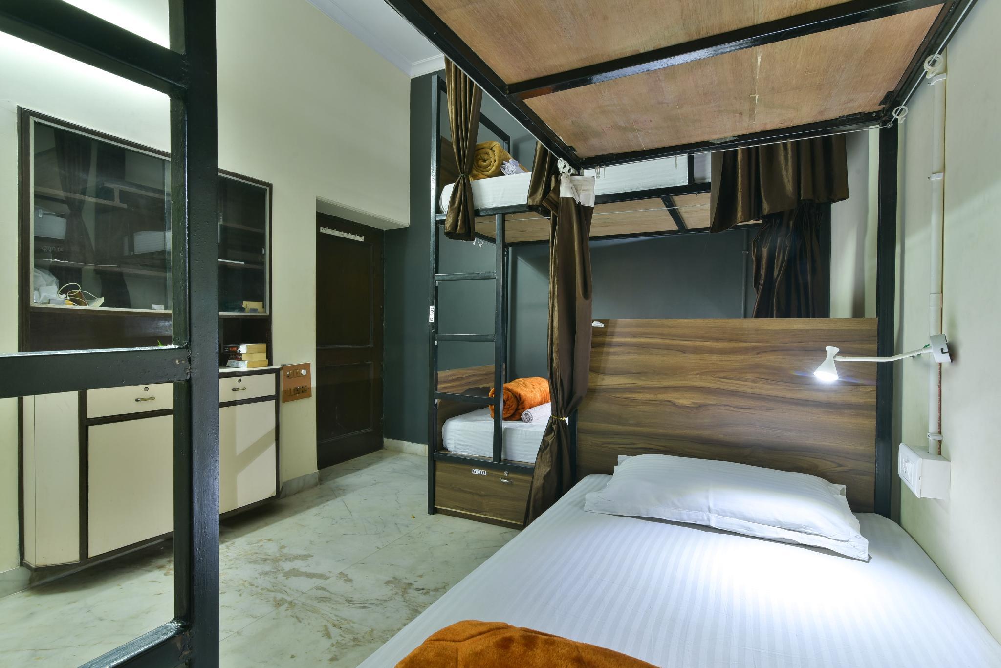 Mixed Dorm, 4 Beds, 4 Bunk Beds