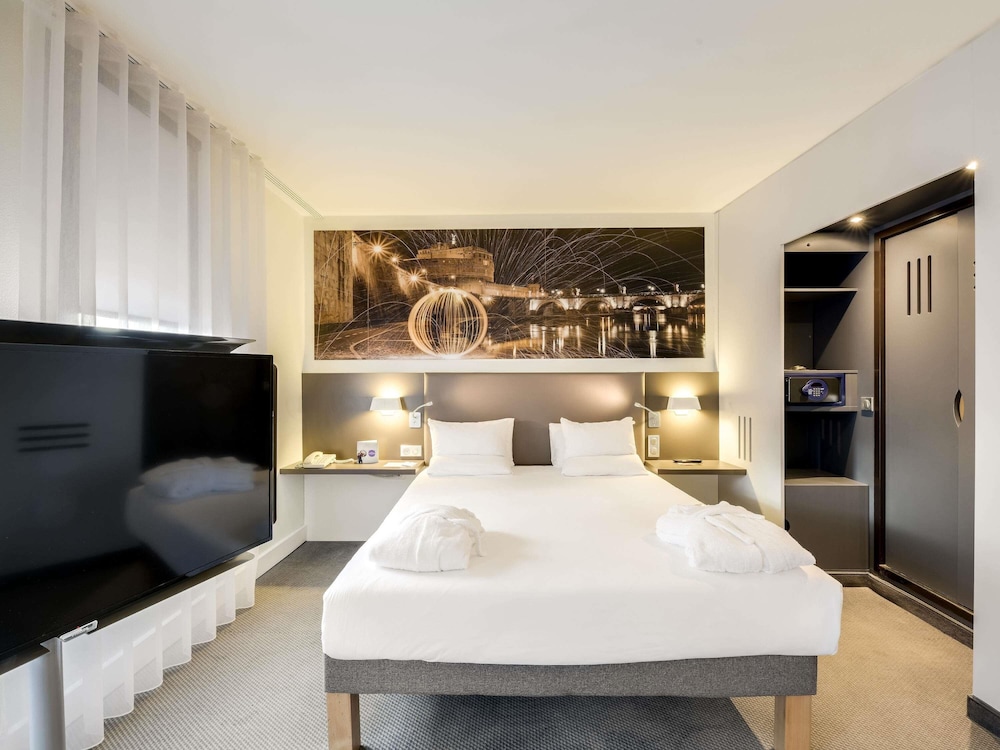 EXECUTIVE, SUITE, QUEEN BED, SOFA