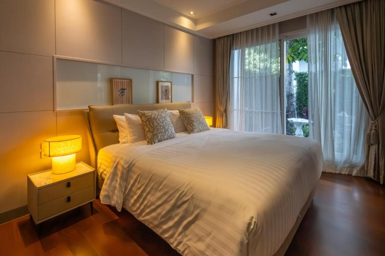 The Delfini Hua Hin 7/16