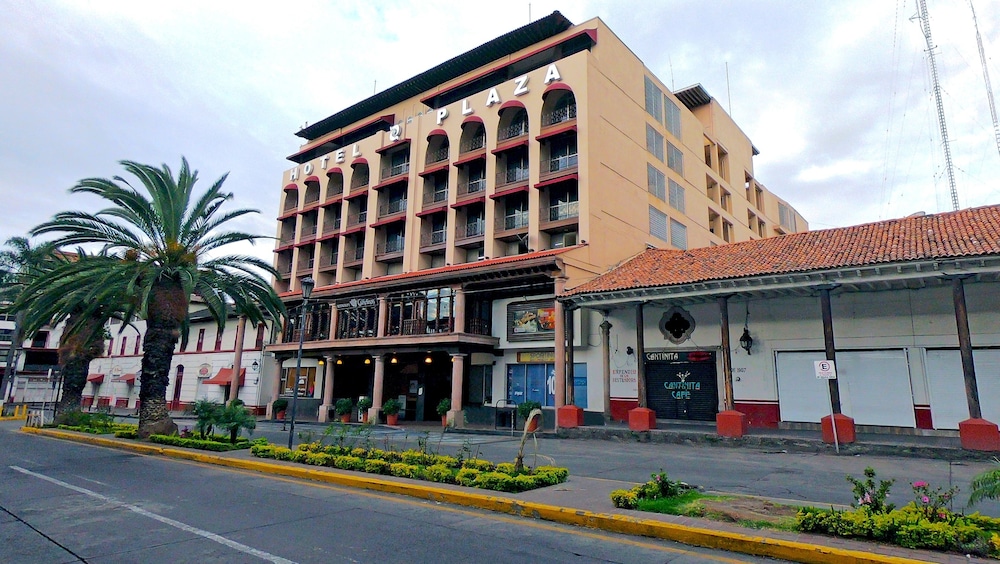 Hotel Plaza Uruapan 1/67