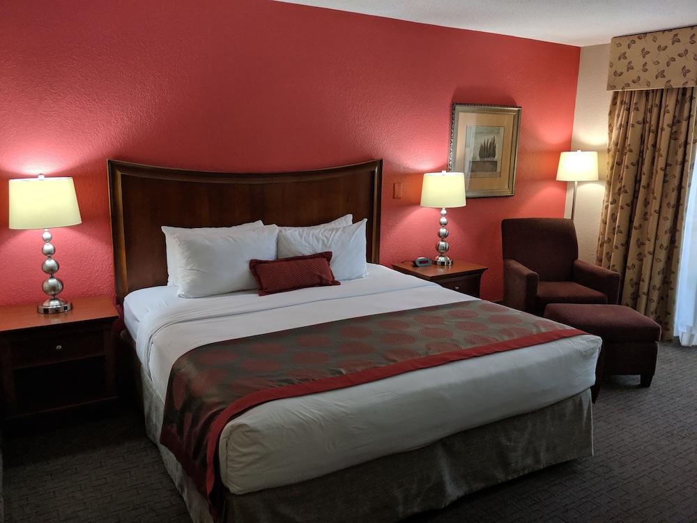 Ramada By Wyndham Raleigh 12/30