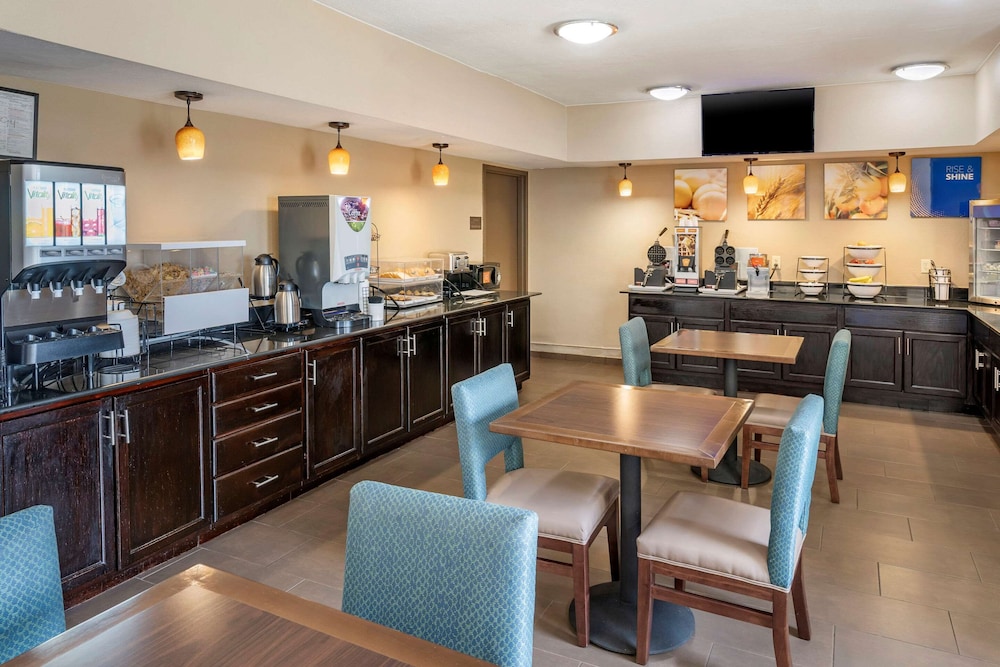 Comfort Inn and Suites Lincoln AL 41/61