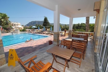 Zeus Hotel 25/28