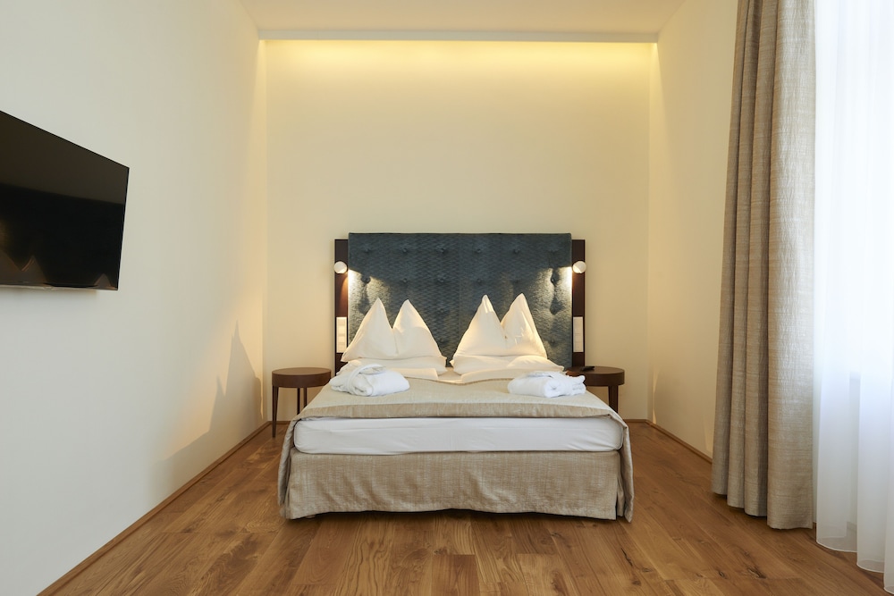 Hilight Suites Hotel 12/49