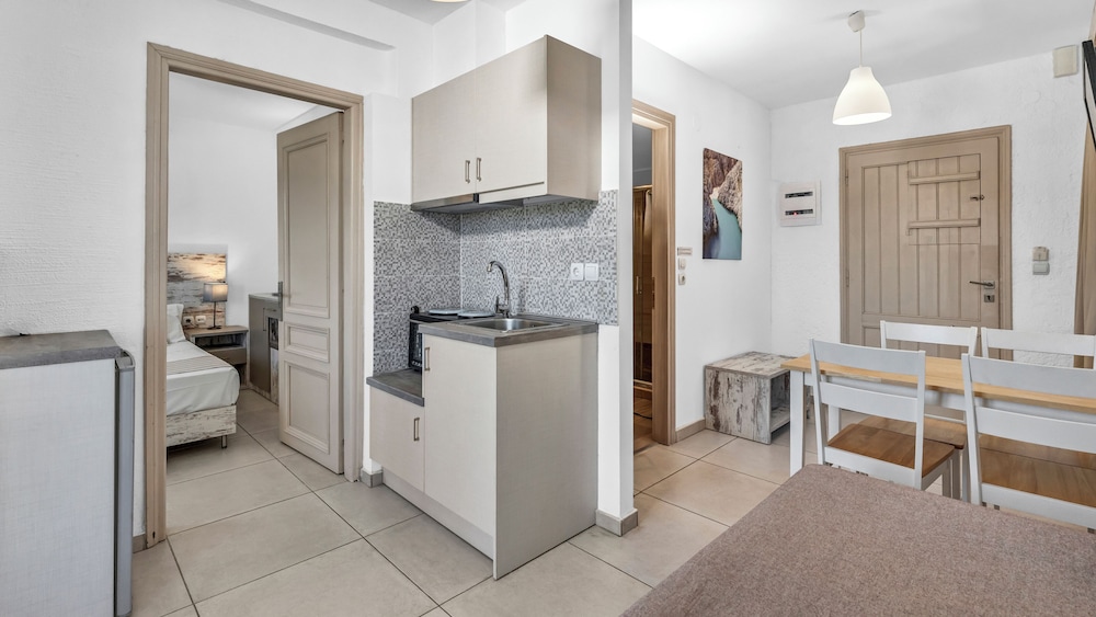 Evina Rooms & Suites 38/38