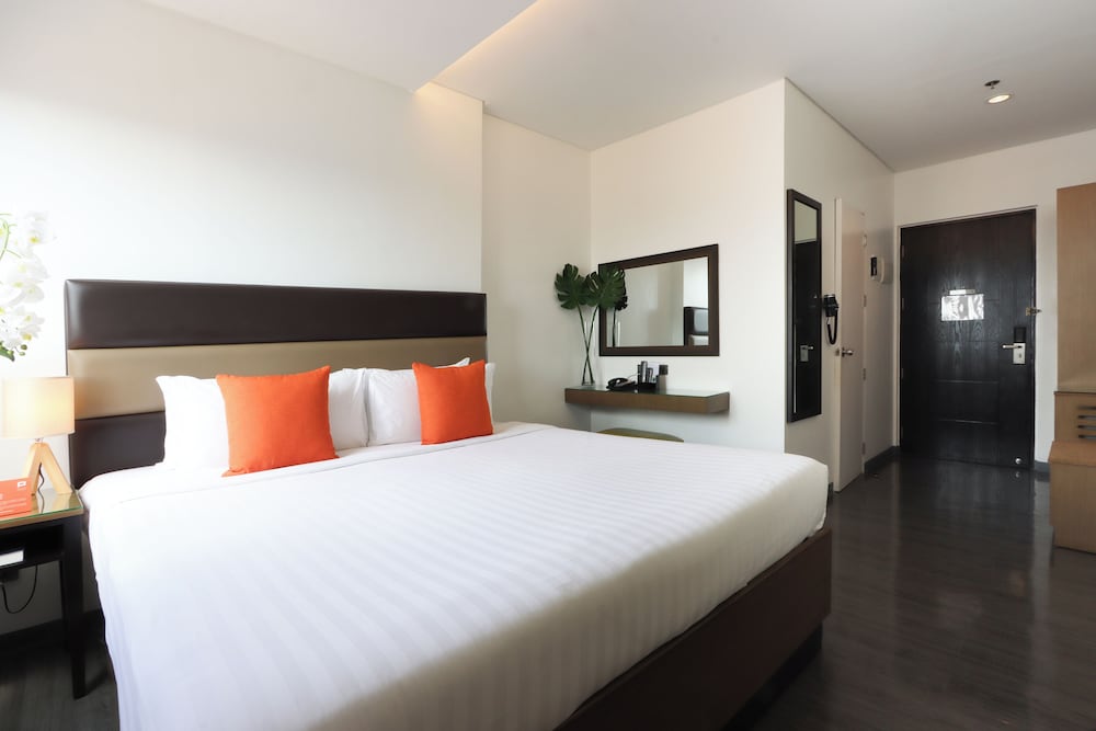 Privato Makati 12/41