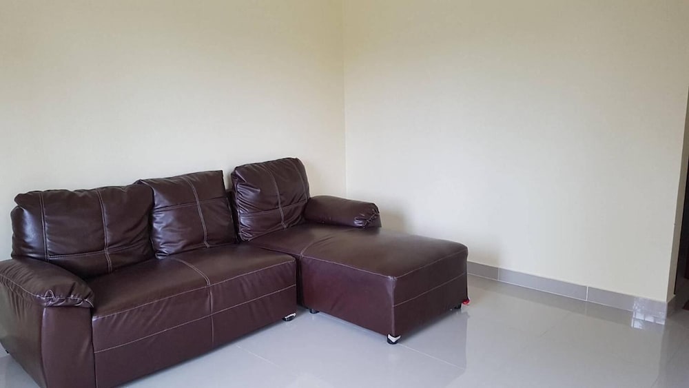 Wattana House 31/37