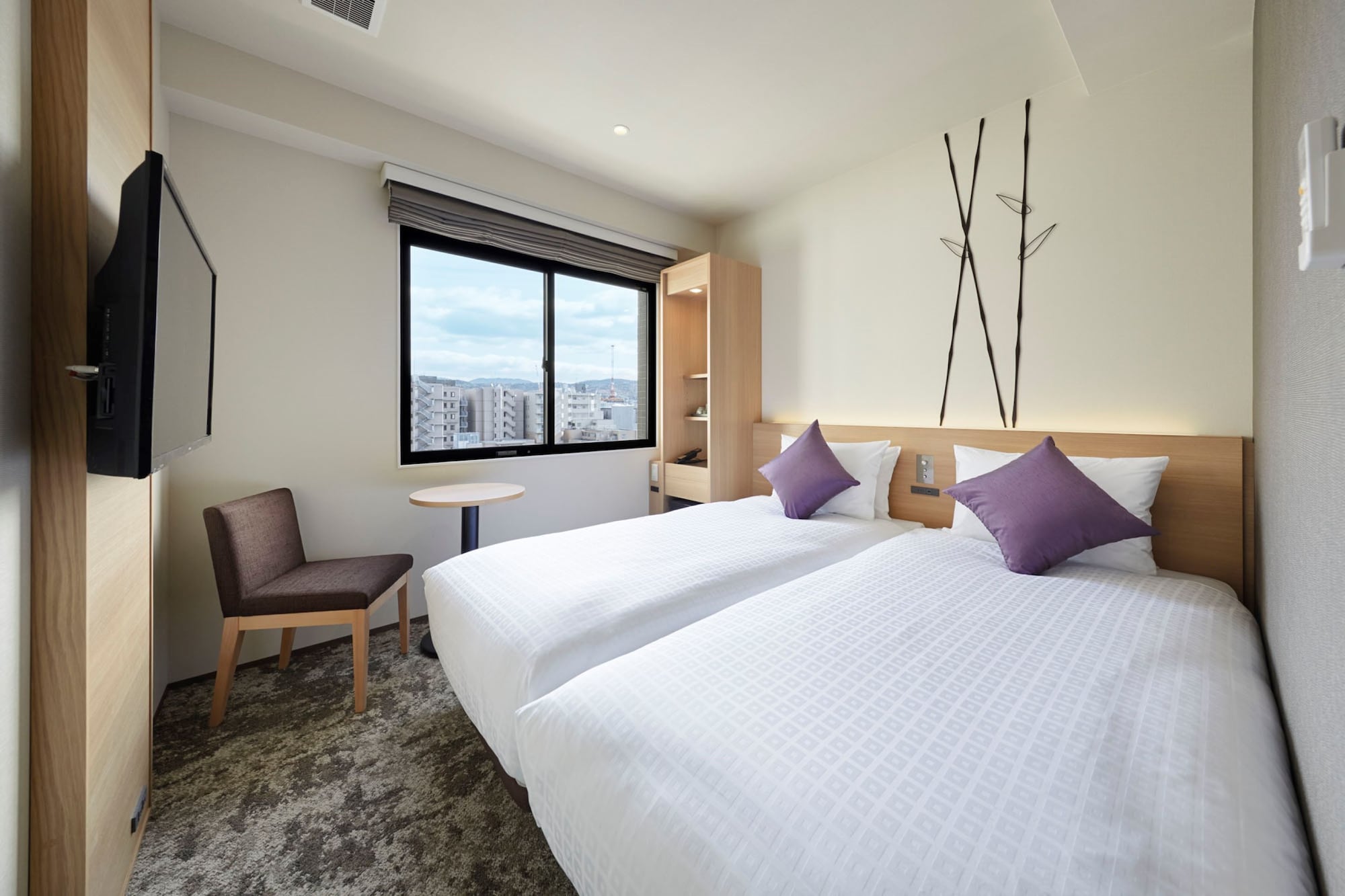 Smart, Hollywood, Twin Beds