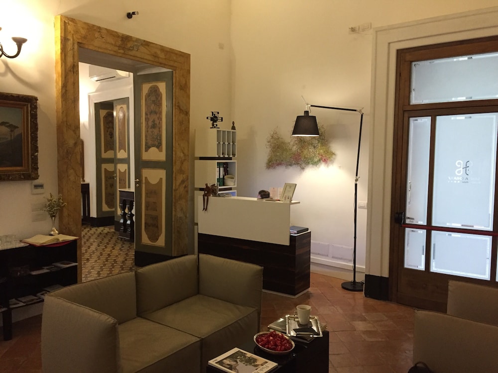 SANTA CHIARA BOUTIQUE HOTEL 52/73