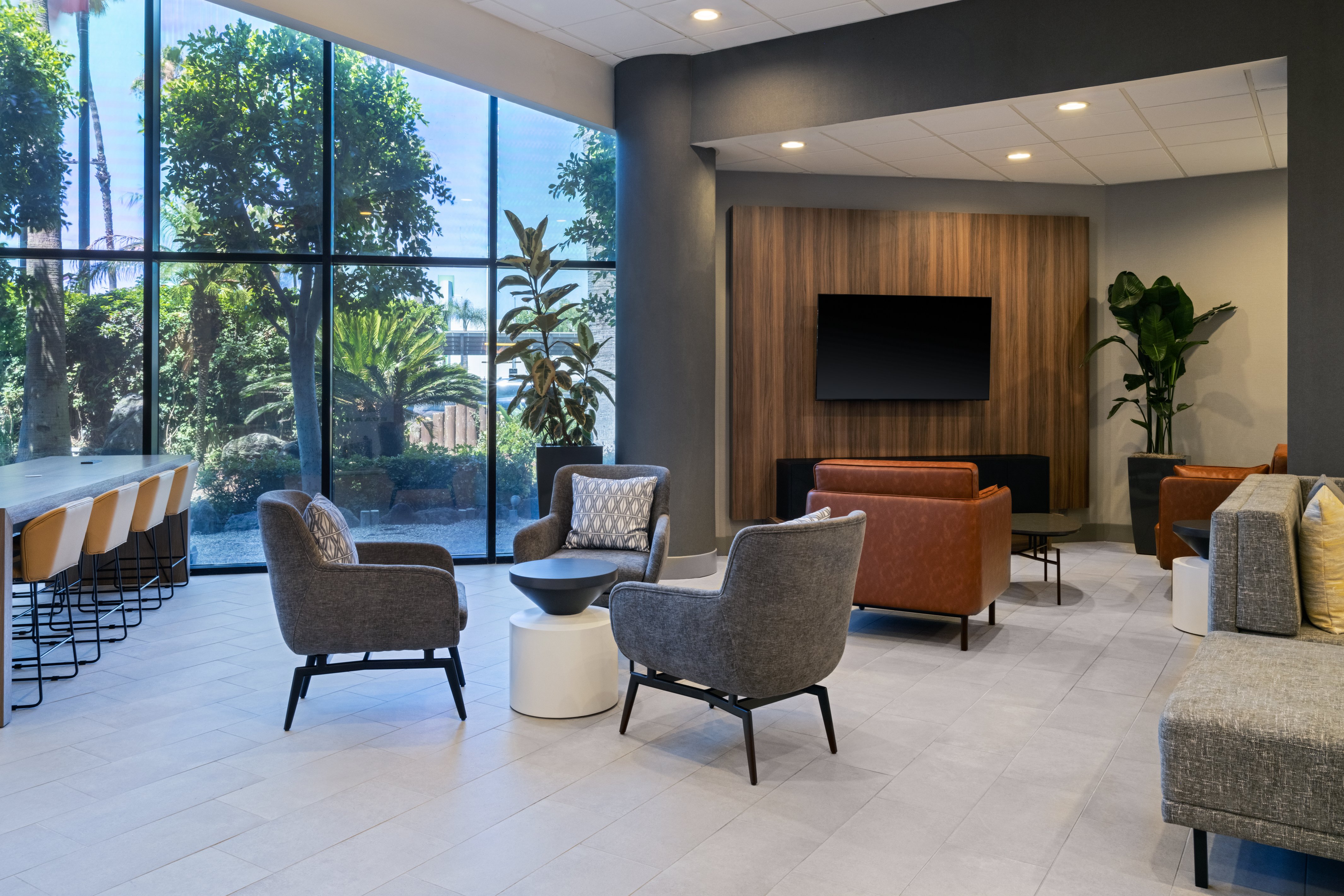 Holiday Inn Torrance 64/72