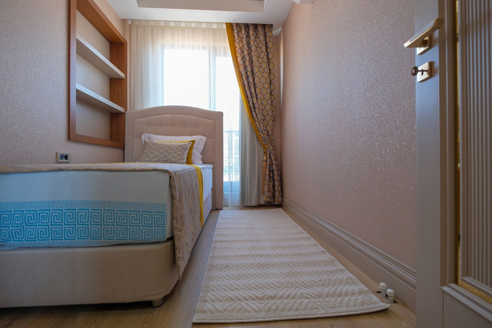 Elysium Deluxe Suites 14/50